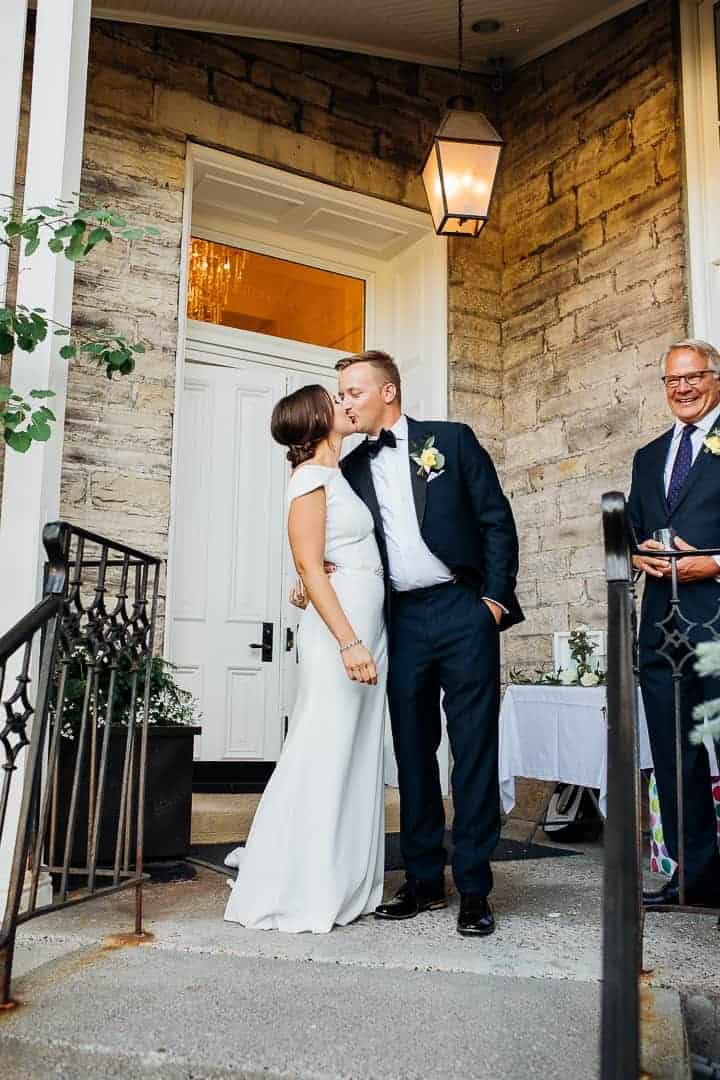 Bride-And-Groom-Kissing-Poses-Utah
