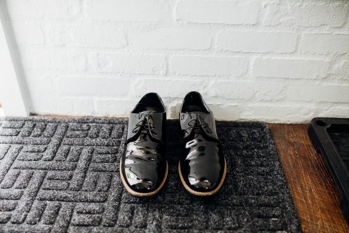 Bright-White-Black-Groom-Shoes