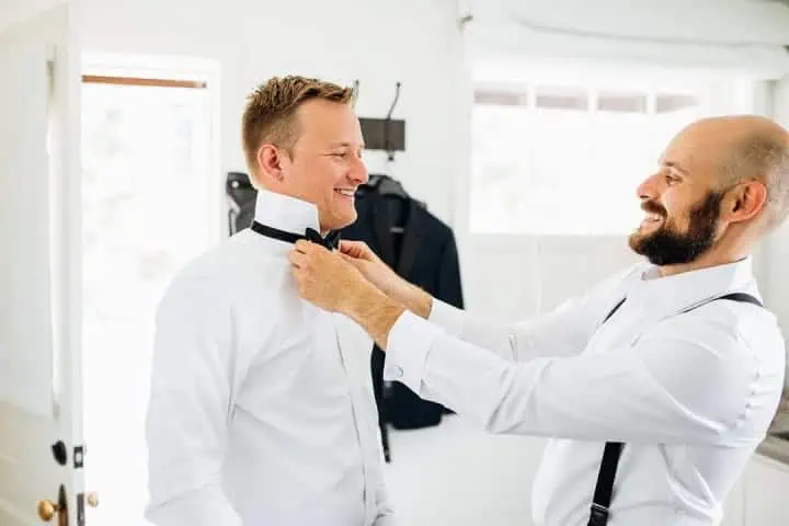 Groomsmen-Have-Fun-On-Wedding-Day