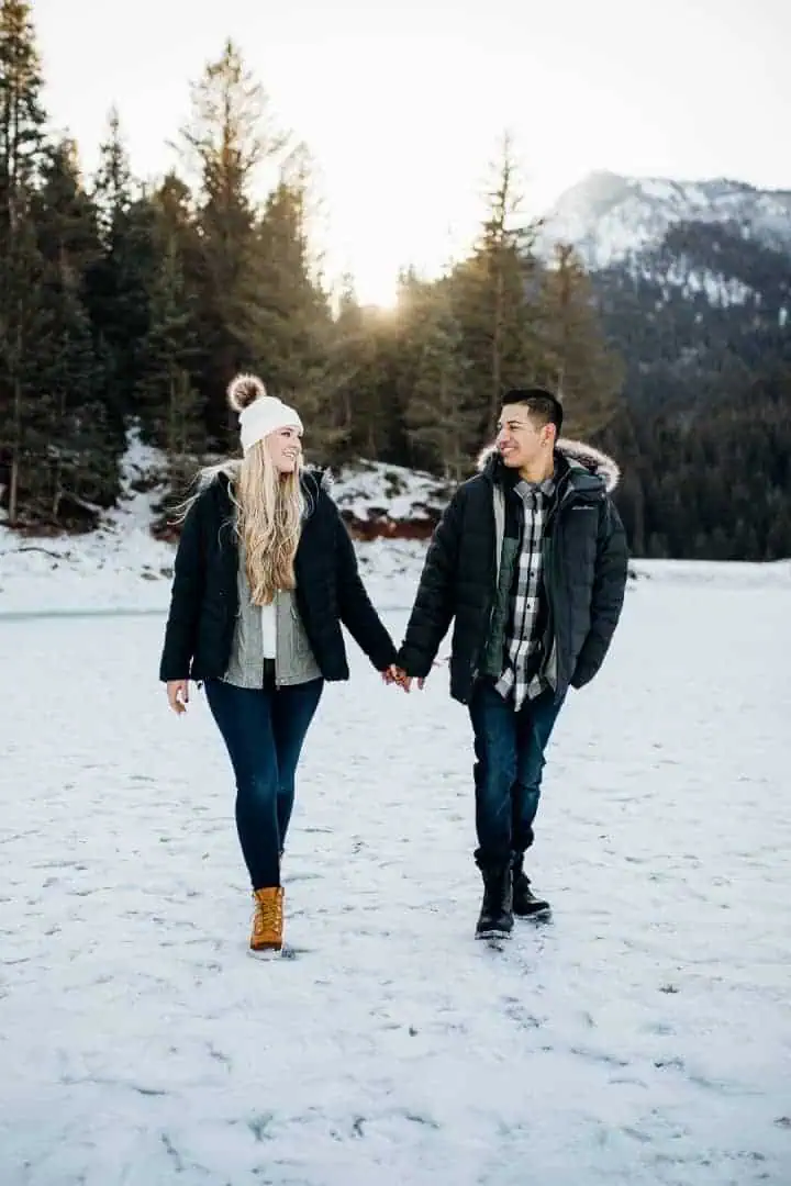 Utah-Engagement-Couple-Walking-In-The-Snow