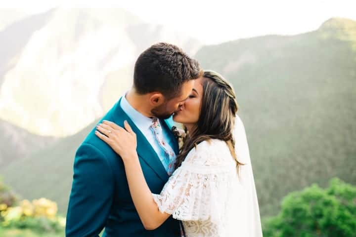 Mountain-Top-Bridal-Kiss-Utah