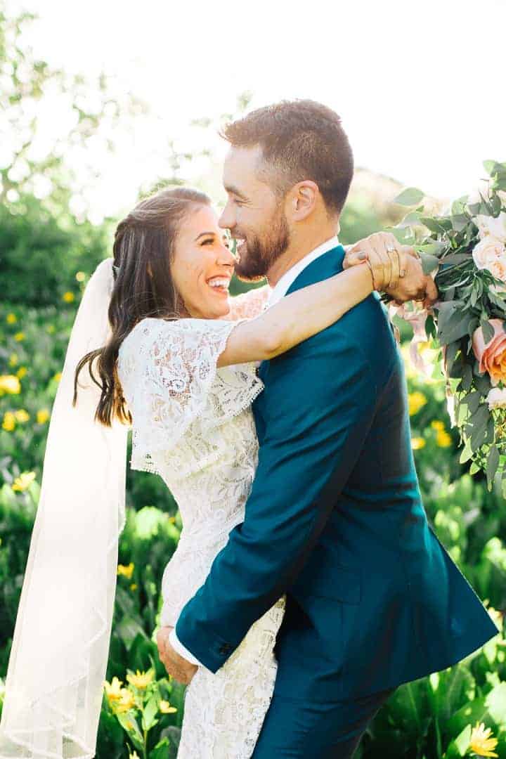 Natural-Bride-And-Groom-Wedding-Look