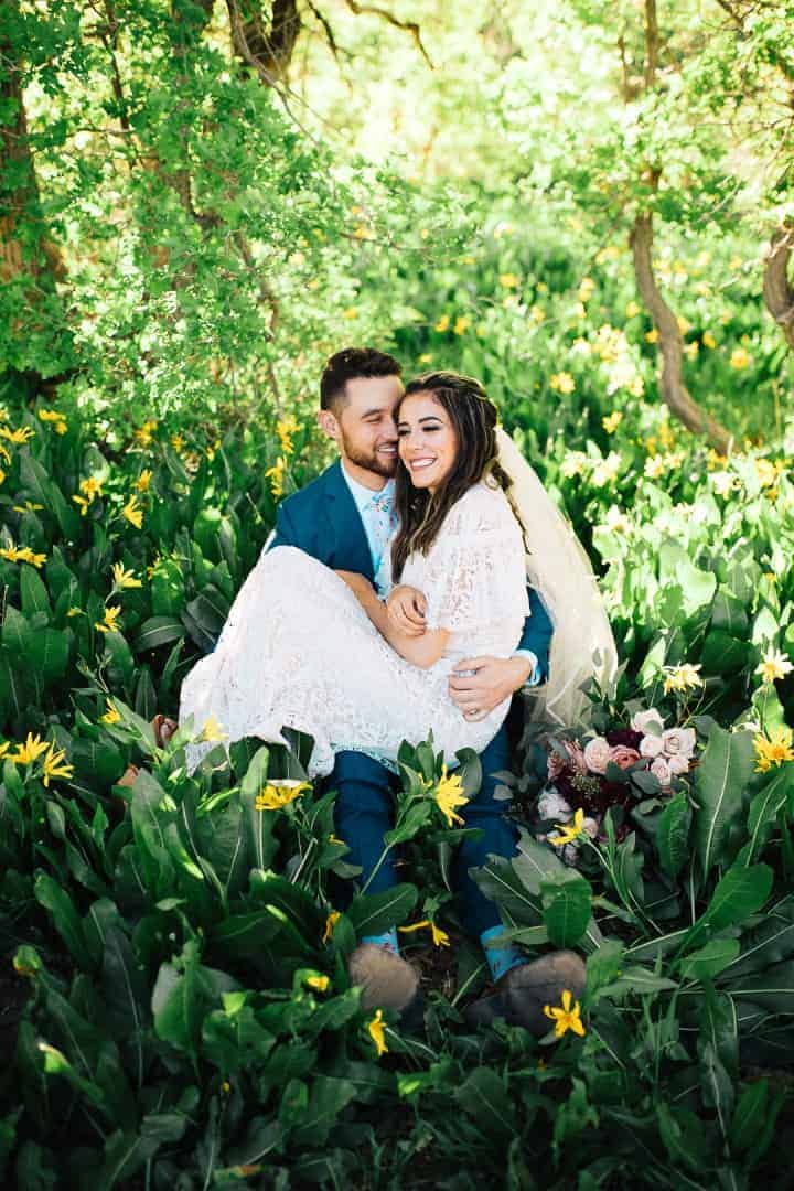 Classic-Bride-And-Groom-Wedding-Pose