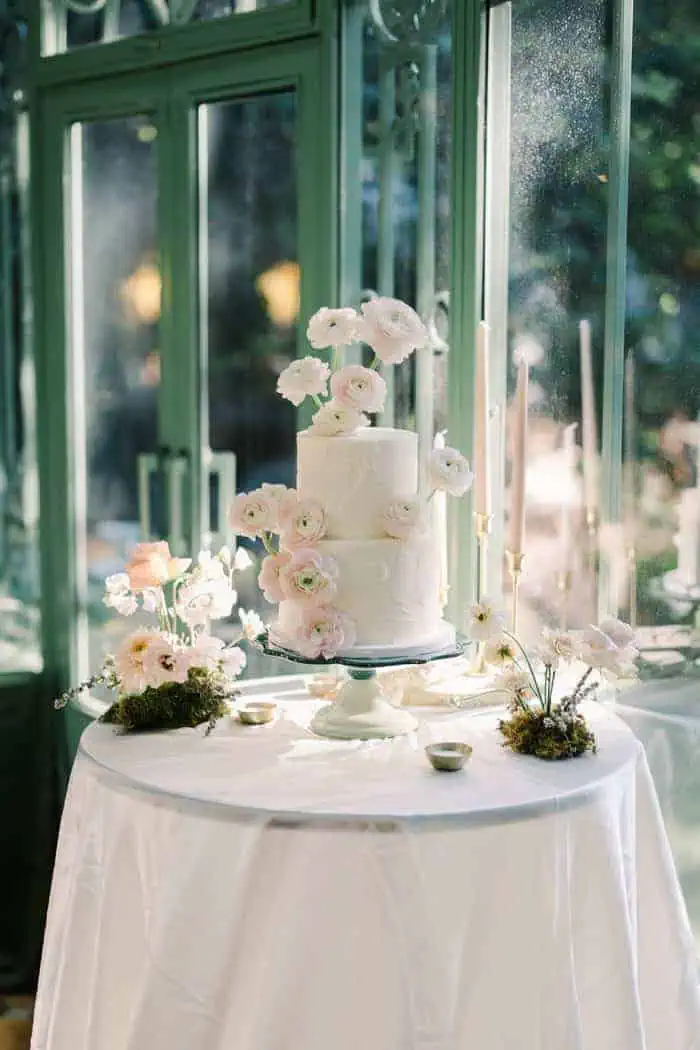 Sun flare roses wedding photos white