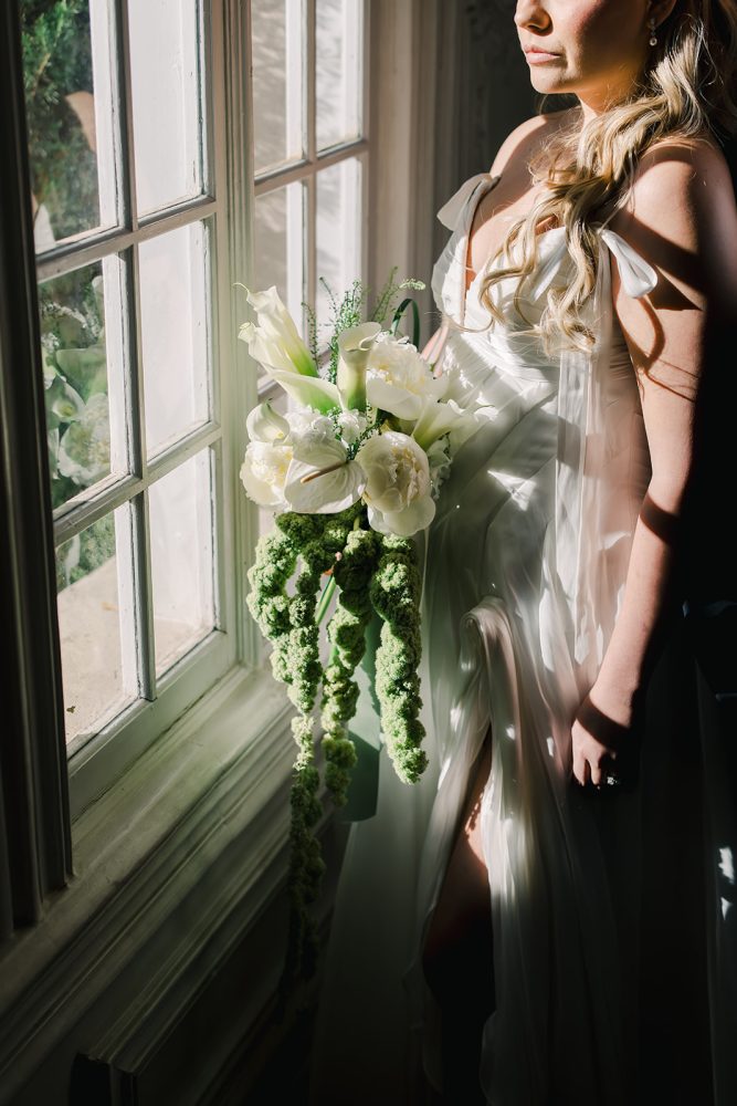 Utah wedding photo of bride with bouquet