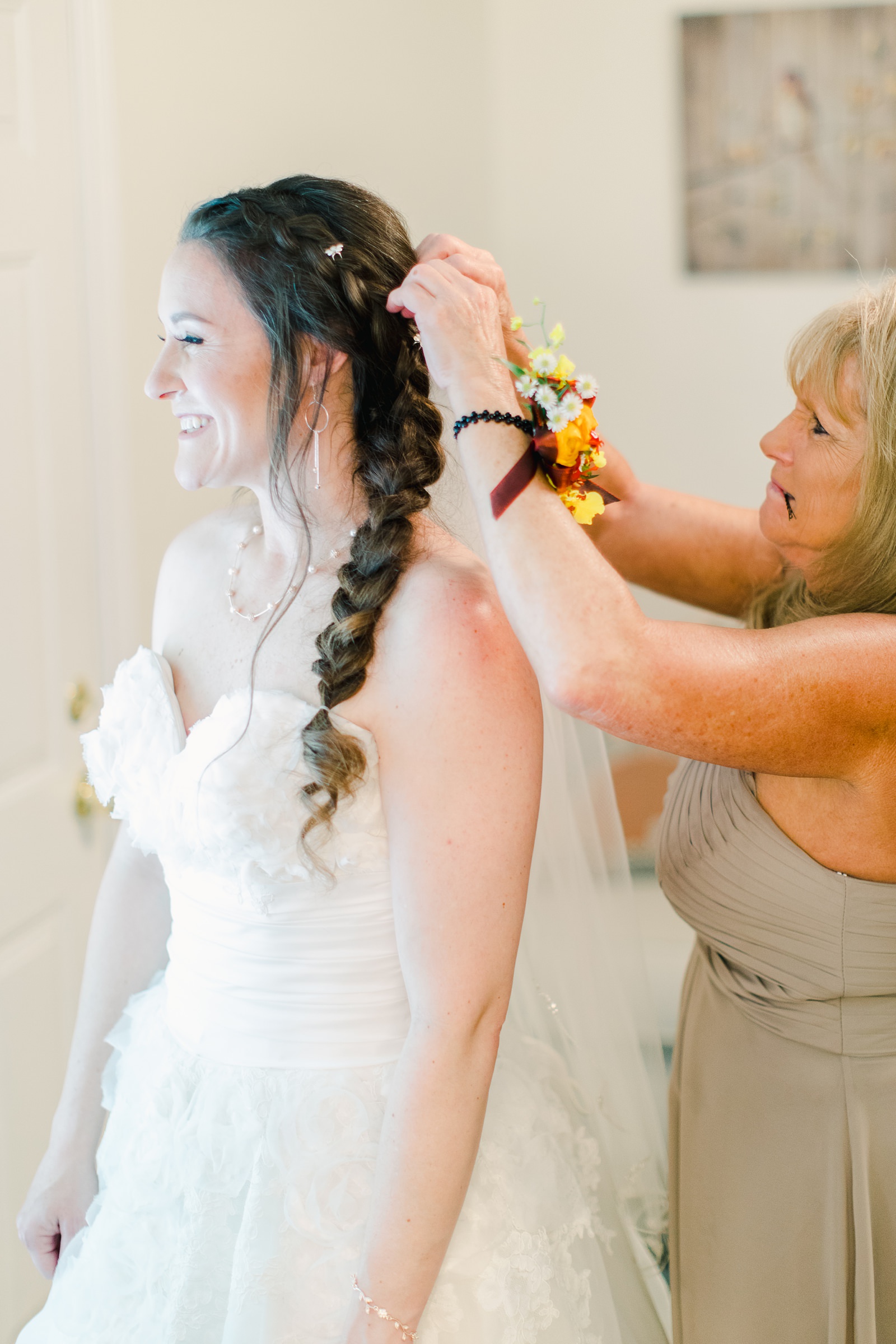 Millcreek Inn Summer Wedding, Utah wedding photography Millcreek Canyon, Salt Lake City, bride getting ready long veil