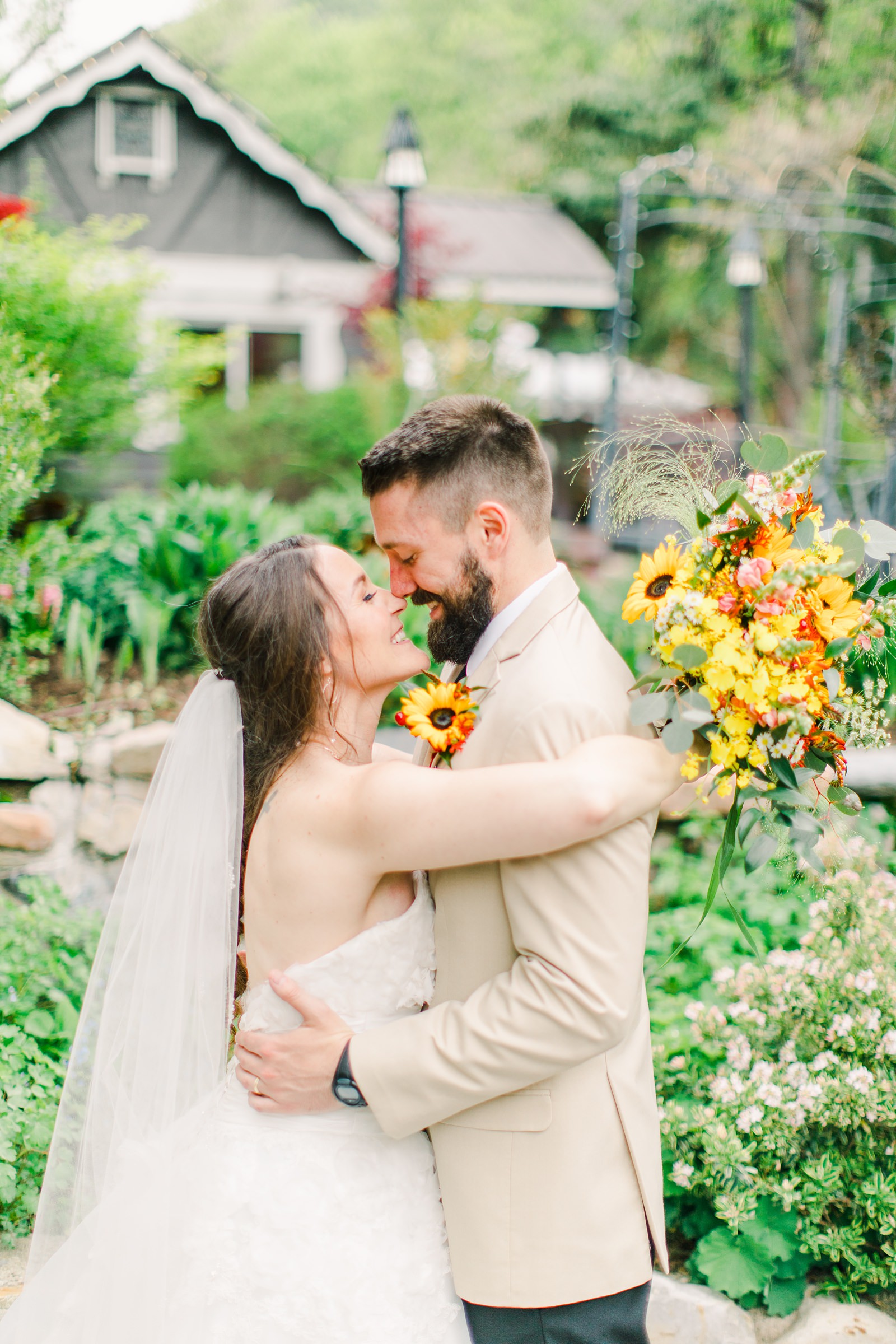 Millcreek Inn Summer Wedding, Utah wedding photography Millcreek Canyon, Salt Lake City, bride and groom sunflower bouquet