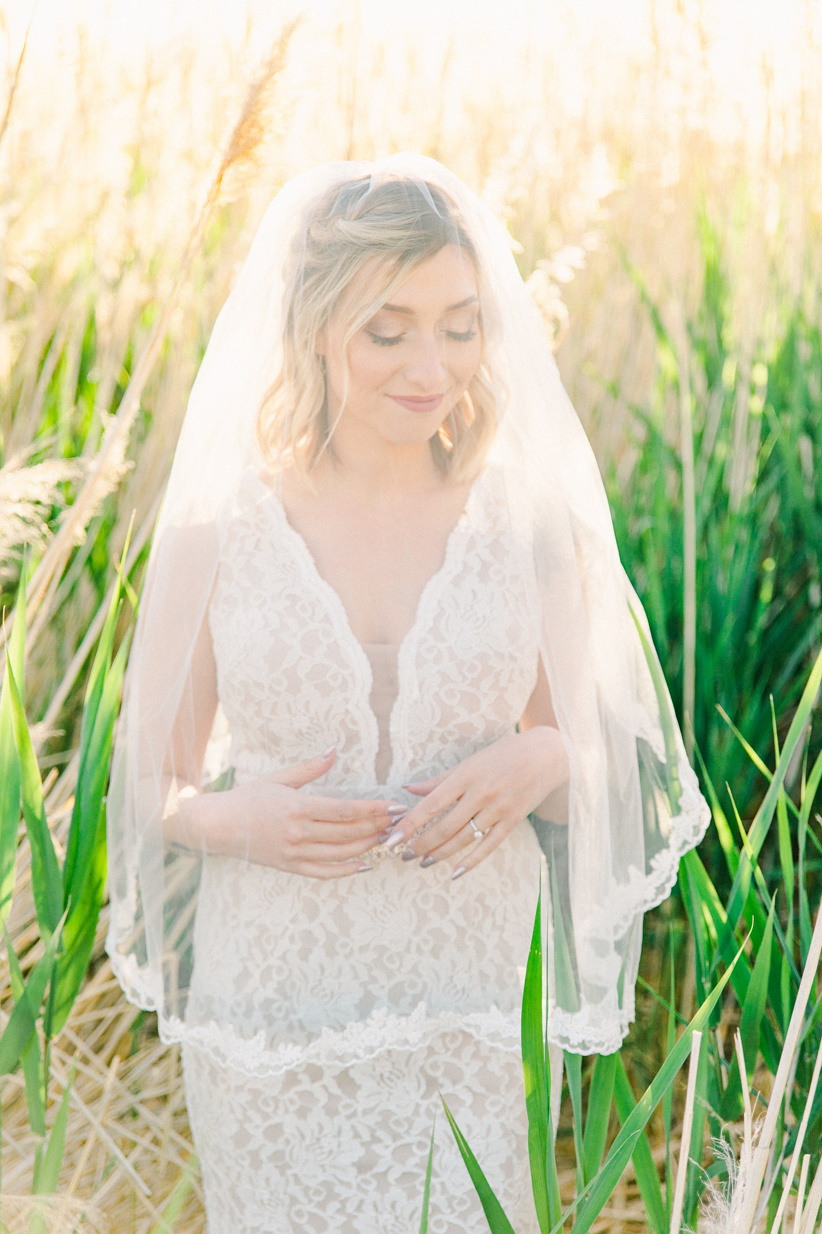 Salt Lake City Utah Bridal Wedding Photography, Tunnel Springs Park, bride in vintage lace dress with fingertip veil and pink bouquet