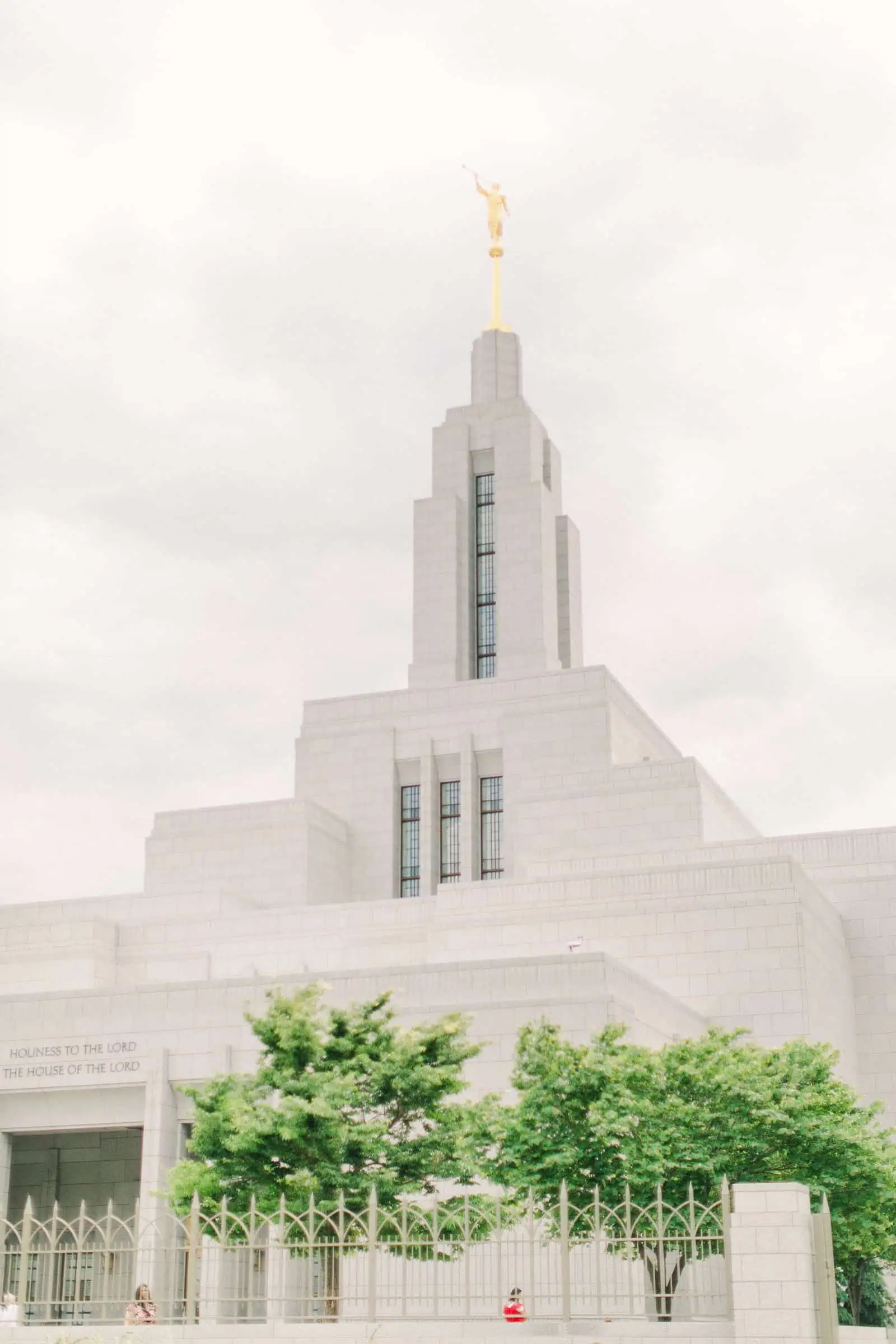 Draper LDS Temple Wedding, Utah wedding photography, summer backyard wedding