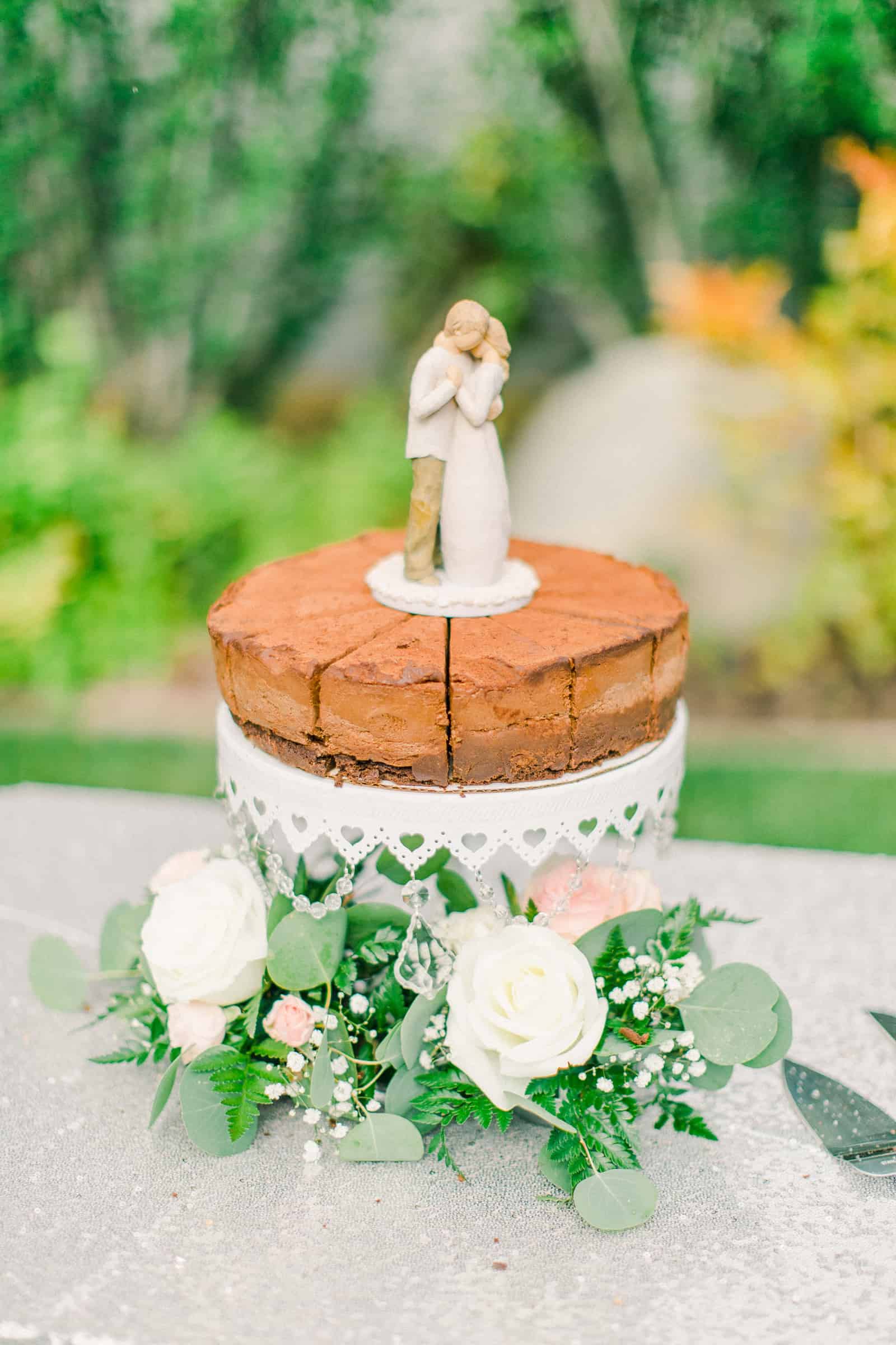 Draper LDS Temple Wedding, Utah wedding photography, summer backyard wedding, chocolate cheesecake wedding cake