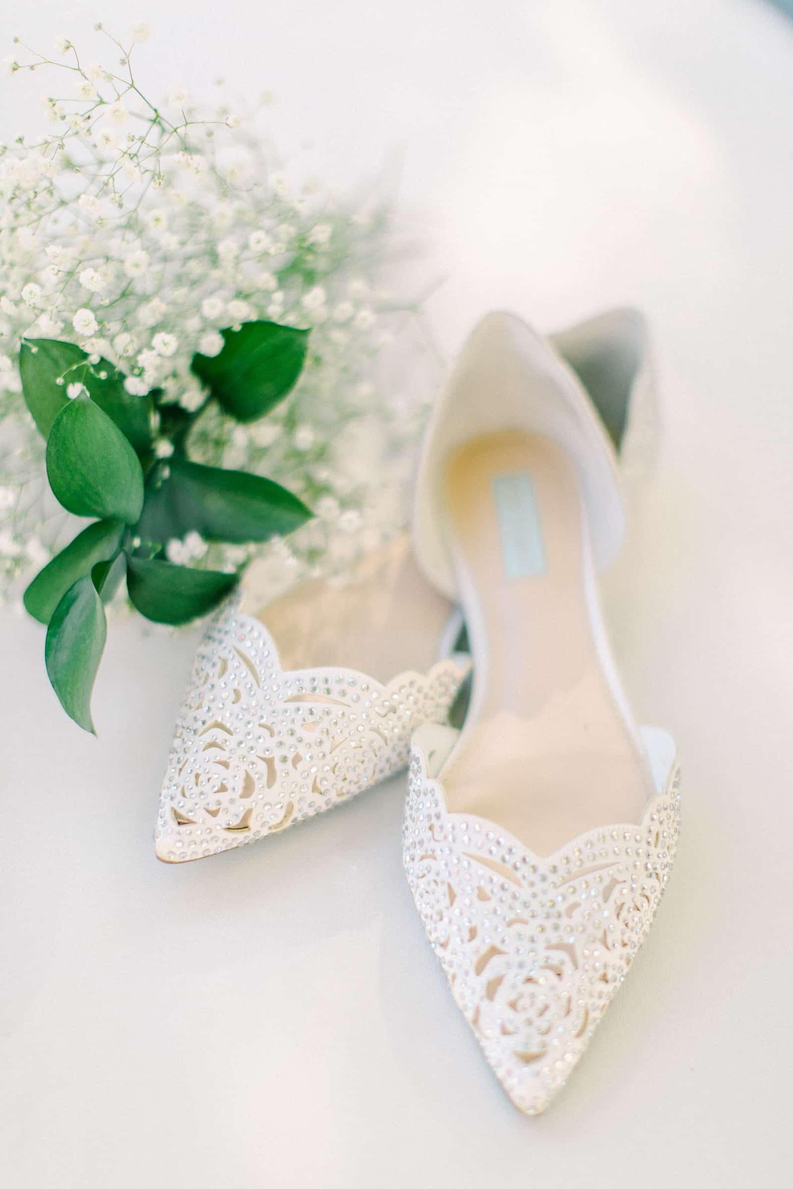 Draper LDS Temple Wedding, Utah wedding photography, summer backyard wedding, bride's shoes